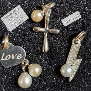 3 VANTEL PEARLS CHARMS & 3 SILVER-PLATED CHAINS